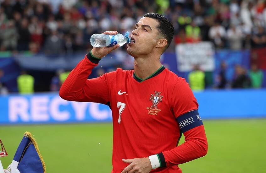 رونالدو ينشر صورة لحظة التحاقه بمعسكر منتخب البرتغال