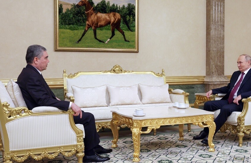 بوتين يشيد بعلاقات الشراكة الاستراتيجية بين روسيا وتركمانستان