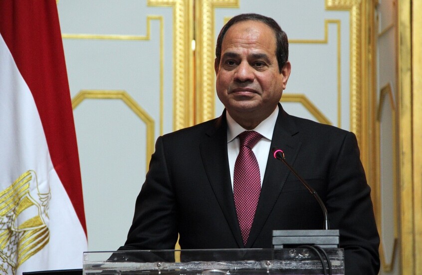 شاهد.. ردة فعل السيسي بعد ترديد عبارته الشهيرة: "قسما بالله اللي هيقرب لمصر هشيله من على وش الأرض"