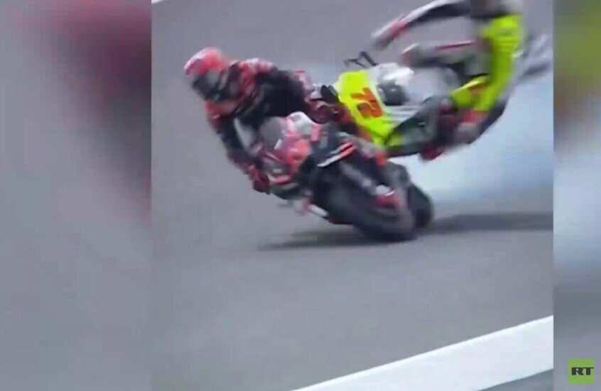 تصادم عنيف بين دراجين خلال سباق MotoGP في أستراليا