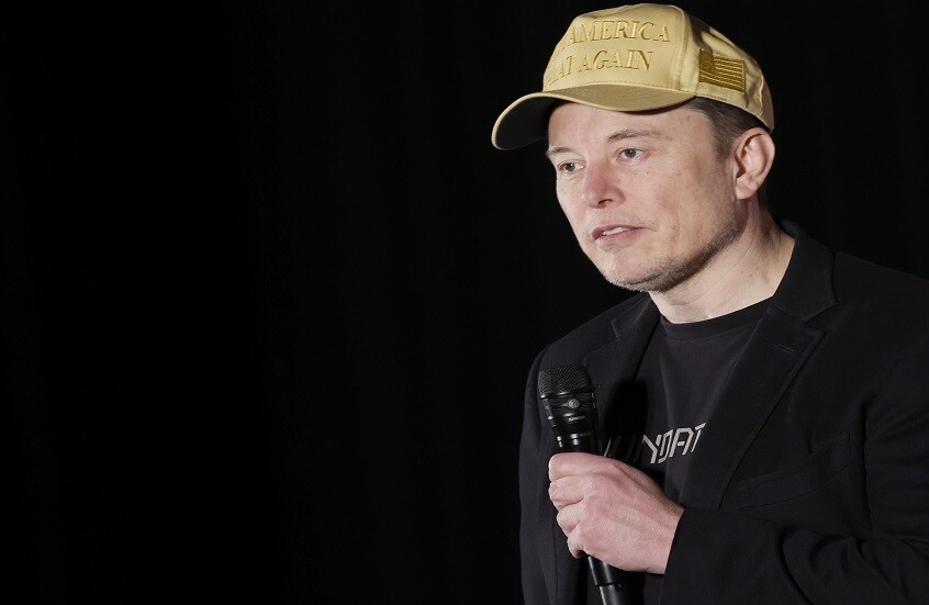 ماسك: الإدارة الأمريكية طلبت من SpaceX بحث إمكانية سقوط مركبة الفضاء Starship على سمكة قرش!