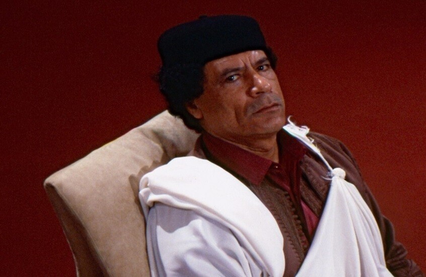القذافي.. طعنة في الظهر من 