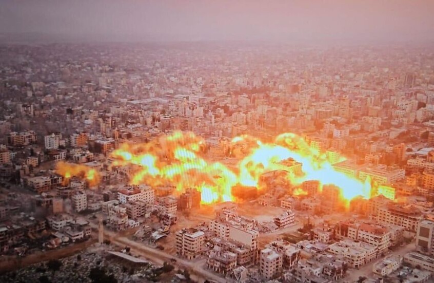 مراسلنا: عشرات القتلى والجرحى بقصف إسرائيلي على سوق الصحابة في مدينة غزة (فيديو)