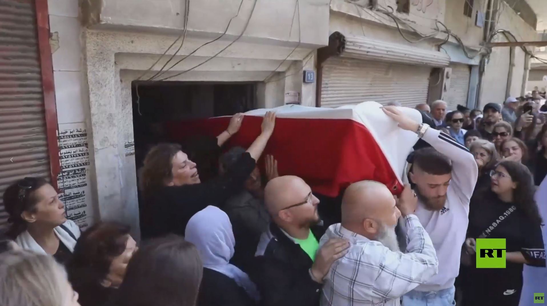تشييع المذيعة السورية التي قضت بالضربة الإسرائيلية الأخيرة لدمشق - RT ...