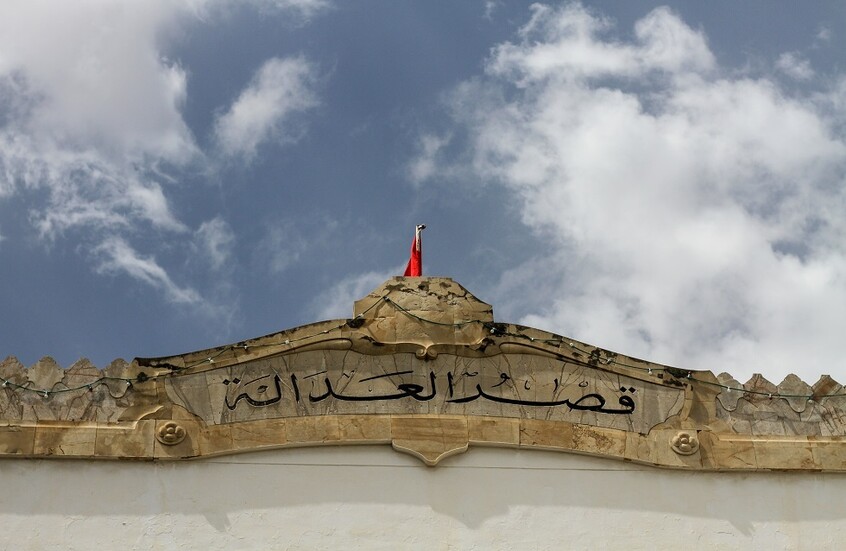تونس.. سجن "صانعة محتوى" 4.6 سنوات ورفض الإفراج عن 4 آخرين