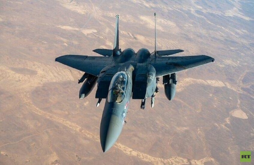 الجيش الأمريكي ينشر صورا لمقاتلة F-15E تحلق  "فوق منطقة مسؤولية القيادة المركزية" بالشرق الأوسط