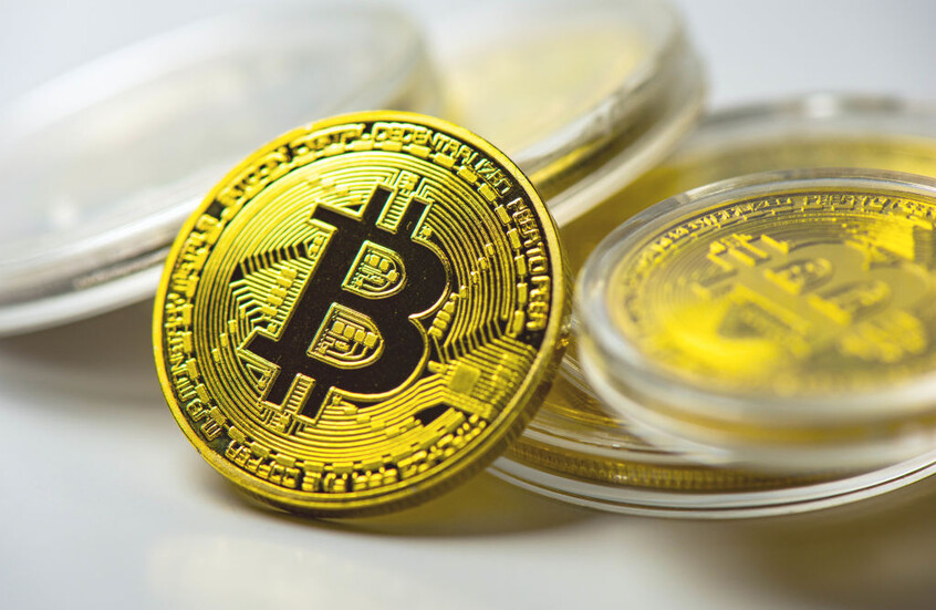 عملة البتكوين تواصل الصعود وتتجاوز الـ 77 ألف دولار