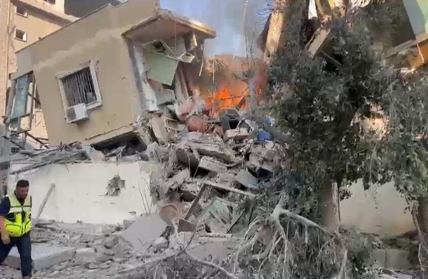 قتلى ودمار كبير بمدينة صور بعد غارة إسرائيلية على جنوب لبنان