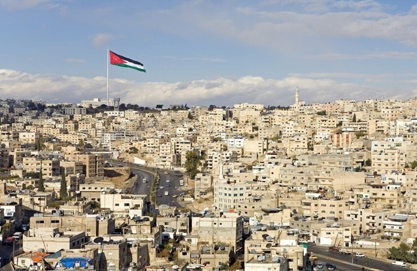 "لعبة الاستفزاز الإسرائيلية".. موشي دايان يكشف سرّ الجرار