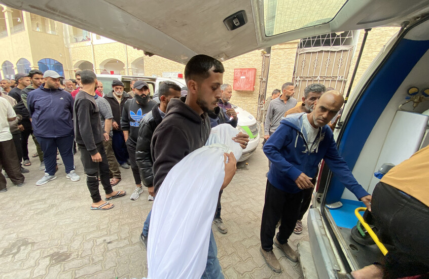 مصادر طبية: مقتل 11 فلسطينيا في قصف إسرائيلي استهدف مناطق عدة في قطاع غزة