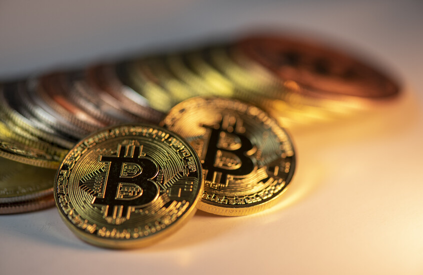 "البيتكوين" دون مستوى 92 ألف دولار