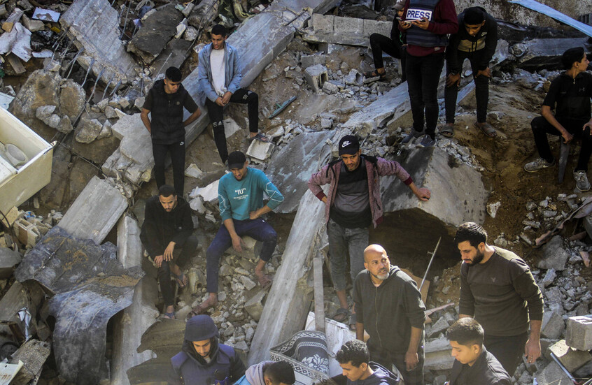 إعلام فلسطيني: مقتل 22 فلسطينيا على الأقل بقصف إسرائيلي استهدف منزلا في جباليا