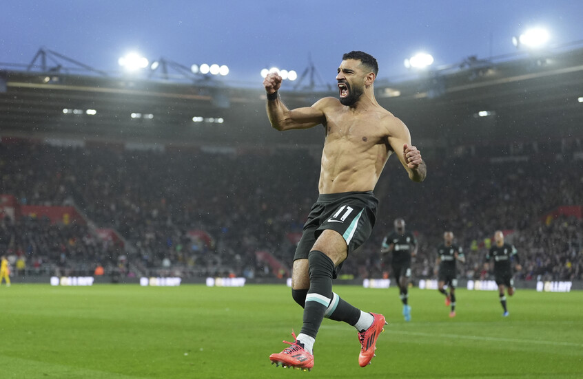 بسبب خلع القميص.. رقم سلبي "غريب" يلاحق محمد صلاح