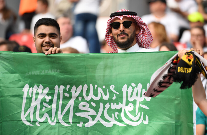 بقيمة راتب رونالدو.. صندوق الاستثمار السعودي يخطط لشراء ناد في إيطاليا