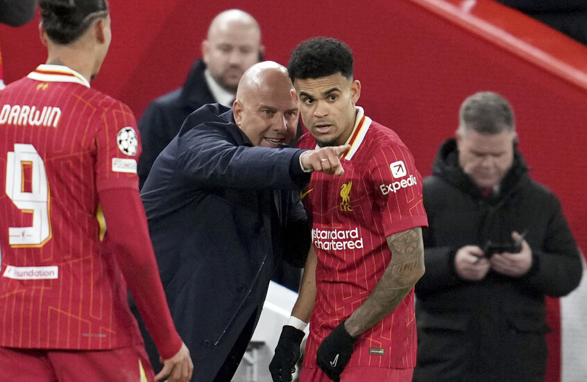 مدرب ليفربول: "صلاح ومبابي أكدا أنهما بشر"