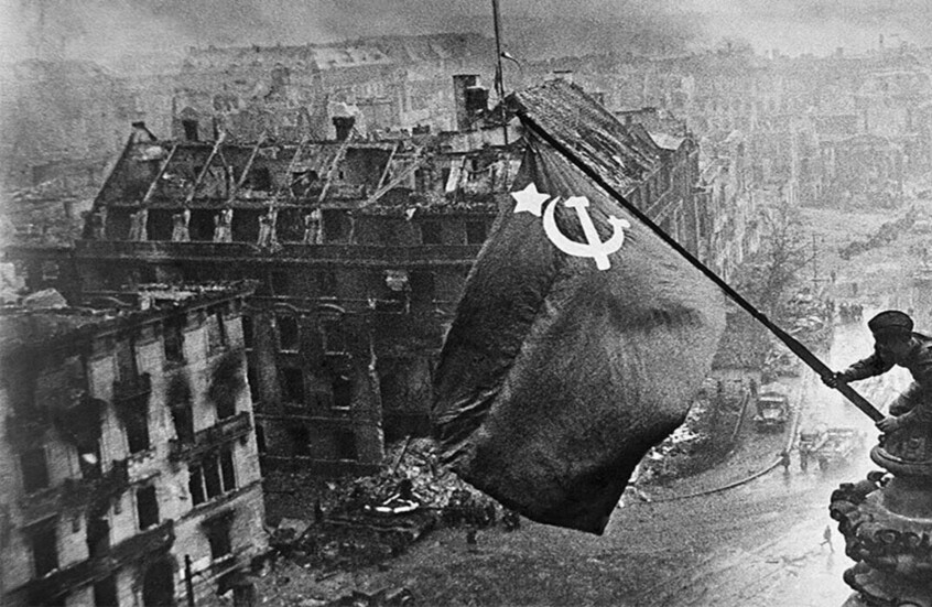 السلطات البولندية تحتج على التذكير بتحرير الجيش الأحمر لوارسو