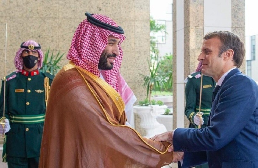 ماكرون في زيارة دولة للسعودية على وقع أزمة داخلية فرنسية