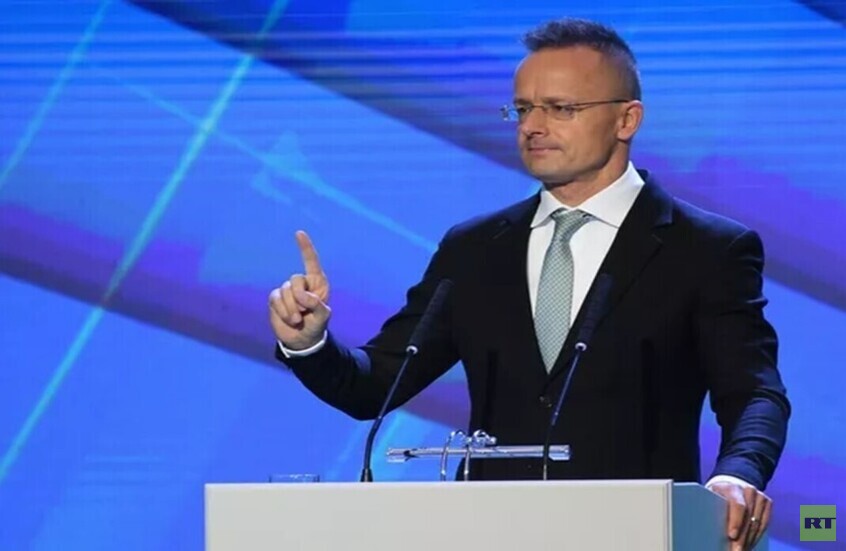 سيارتو: الناتو يريد أن تقاتل أوكرانيا حتى آخر جندي شاب