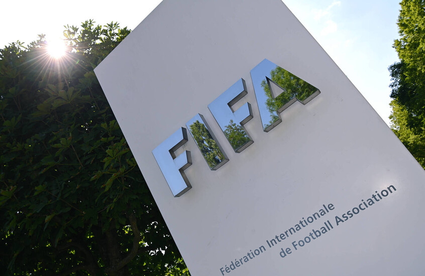 "فيفا" يكشف عن كأس التحدي في بطولة الإنتركونتيننتال