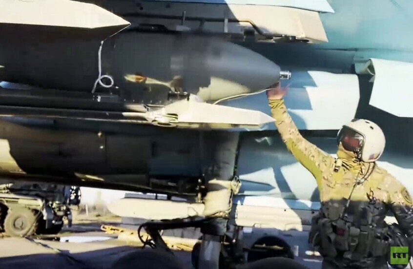 مشاهد من يوميات طياري Su-34 في ضرب القوات الأوكرانية