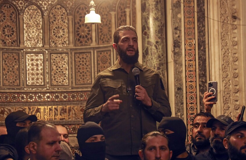 كيف رد أحمد الشرع على سؤال حول تعليم النساء والسماح بشرب الكحول في سوريا مستقبلا؟ (فيديو)