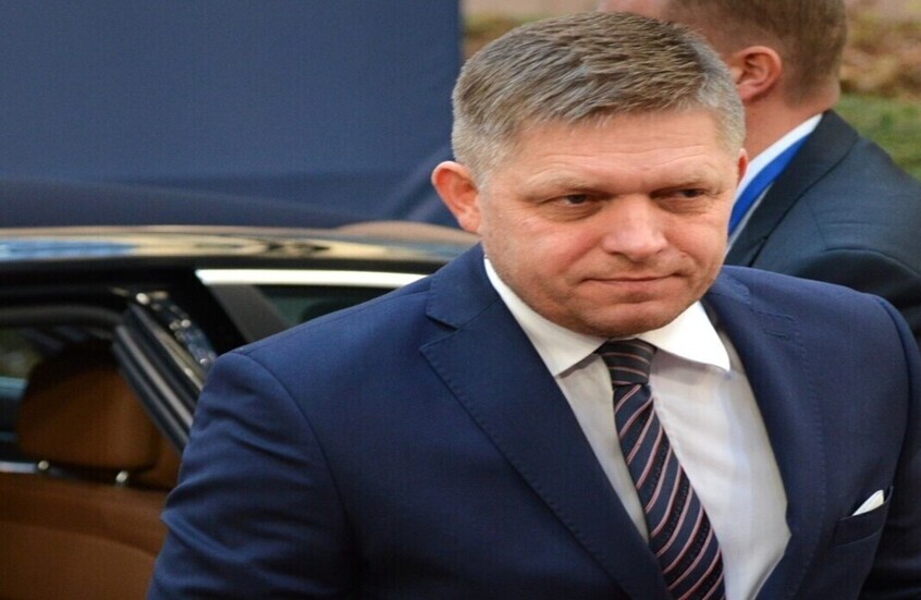 زيلينسكي حاول "رشوة" فيتسو لدعم انضمام كييف إلى الناتو