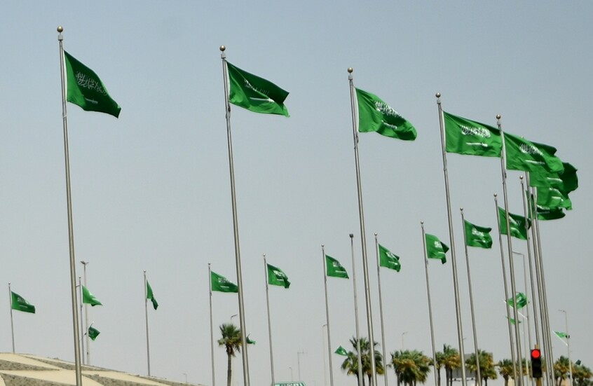 السعودية.. مصرع شخص وإصابة 10 آخرين في تصادم 20 مركبة والمرور يعلق (فيديوهات + صور)