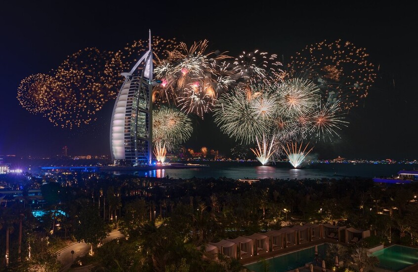 دبي تبهر العالم في احتفالات 2025 (صور + فيديو)
