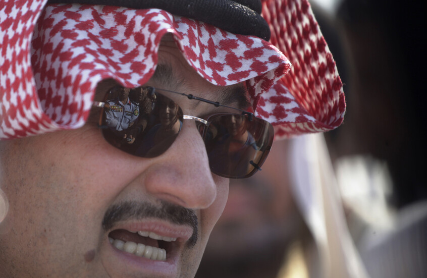 الأمير السعودي الوليد بن طلال يغرّد بعد رحيل والدته الأميرة منى الصلح