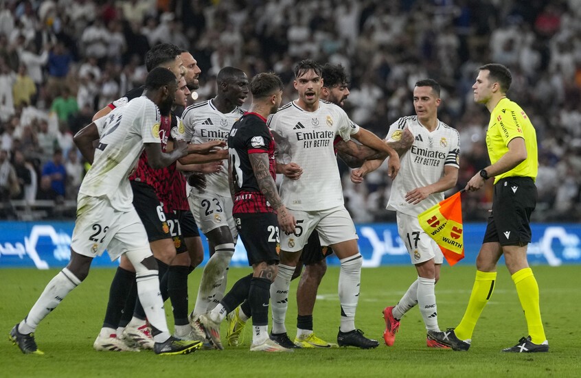 "اذهب وانشر فيديوهاتك الإباحية".. شجار وتوتر بنهاية مواجهة ريال مدريد ومايوركا في جدة (فيديو)