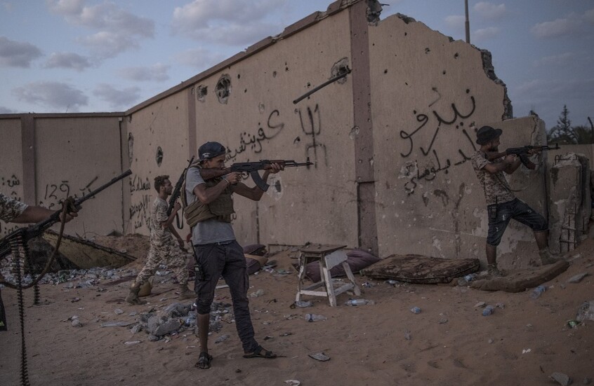 ليبيا.. تحذيرات للسكان وتعليق الدراسة عقب اشتباكات عنيفة في العجيلات (صورة)