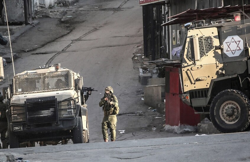 حملة اعتقالات جديدة بالضفة الغربية تطال 35 فلسطينيا