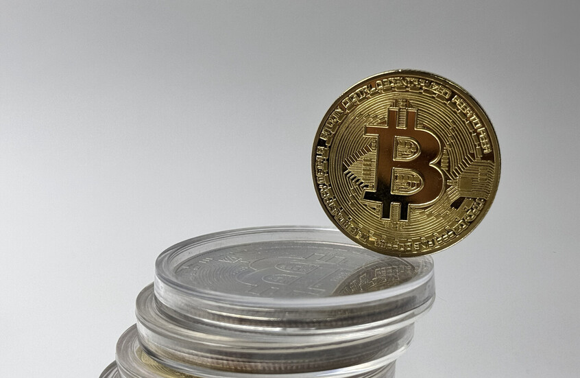 ما الفرق بين "البتكوين" ولحم البقر؟.. محافظ بنك جنوب إفريقيا يتساءل أمام "دافوس"