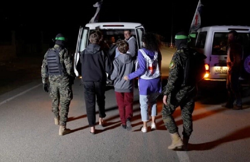 إعلام عبري: تل أبيب تتقبل القائمة التي سلمتها حماس والصفقة ستتم غدا