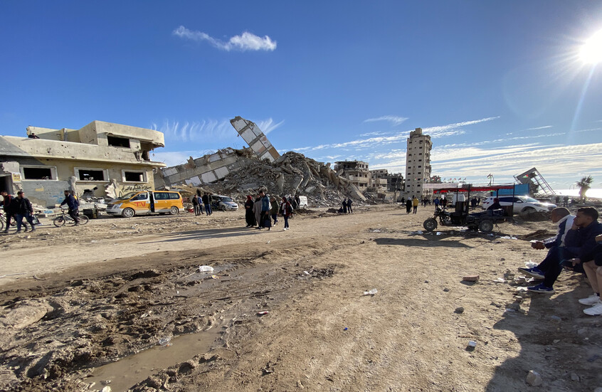 الجيش الإسرائيلي ينسحب من محور نتساريم والسكان يعودون إلى شمال قطاع غزة
