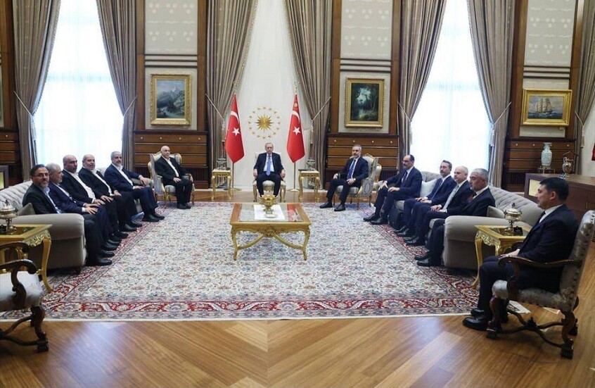وفد قيادي من حماس يلتقي أردوغان في أنقرة ويبحث آخر التطورات وجهود الإغاثة وإعادة إعمار القطاع