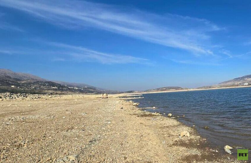 الجفاف يدق ناقوس الخطر في لبنان. بحيرة القرعون في مشهد مخيف
