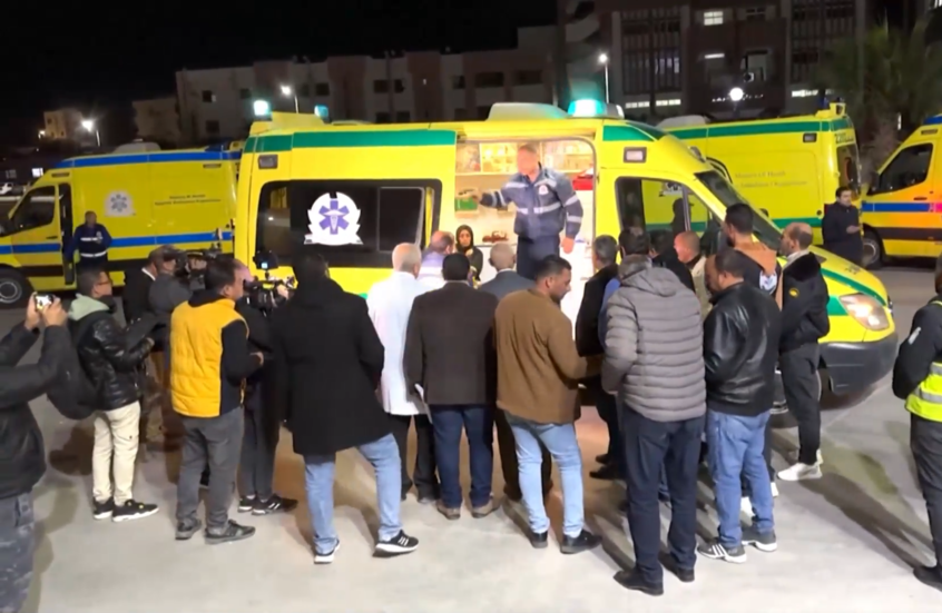 الأطفال الفلسطينيون المرضى والجرحى يصلون إلى مصر بعد فتح معبر رفح