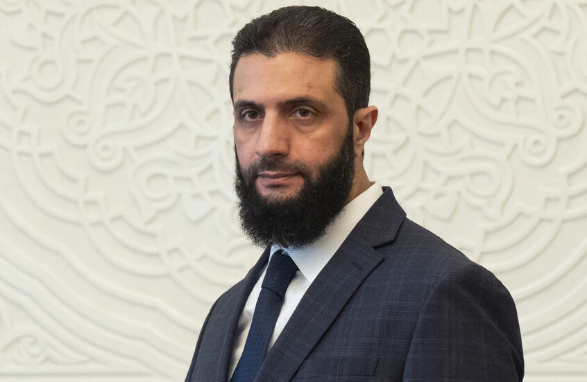 قائد عربي جديد ينضم إلى قائمة مهنئي الشرع بتنصيبه رئيسا لسوريا