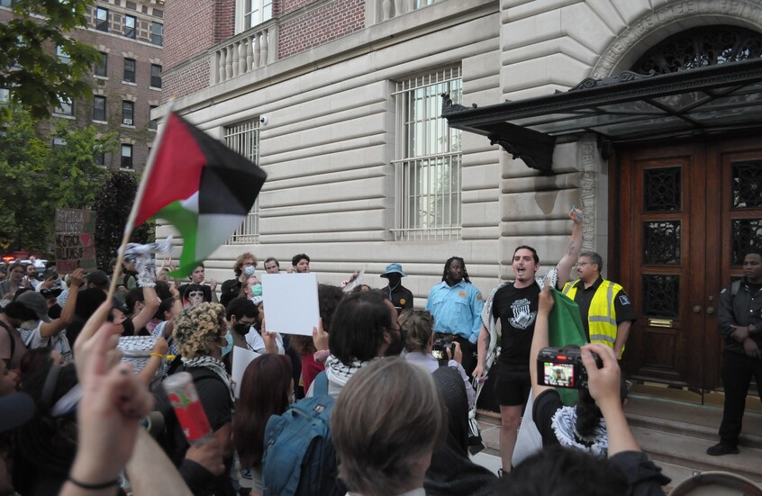 طلاب من جامعة كولومبيا يقاضون الإدارة بعد إيقافهم بسبب مظاهرة مؤيدة لفلسطين