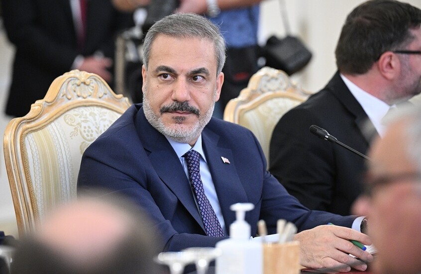 فيدان يعلن استعداد تركيا للتطبيع مع إسرائيل إن توقف قتل الفلسطينيين