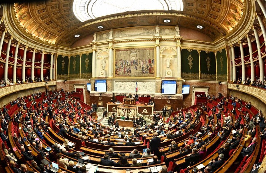 الجمعية الوطنية الفرنسية ترفض قرار حجب الثقة عن الحكومة