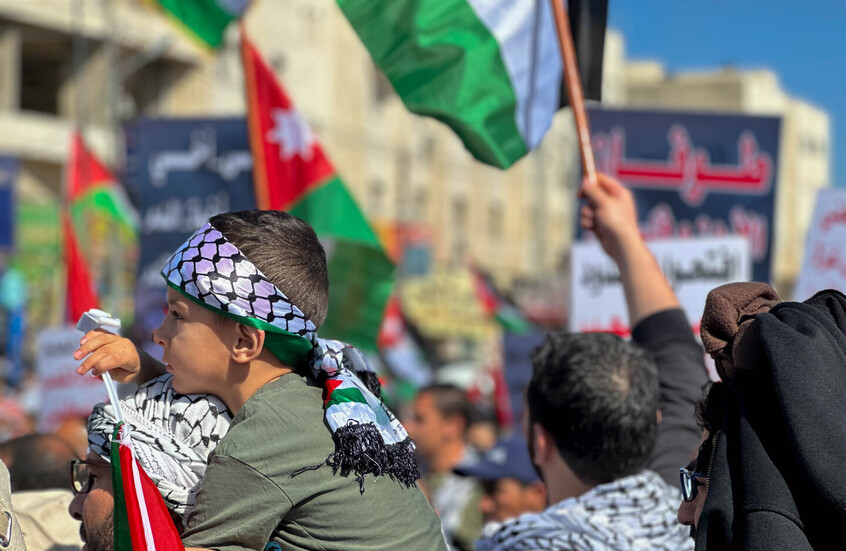 الأردن.. مسيرات شعبية رفضا لدعوات تهجير الفلسطينيين (فيديوهات)