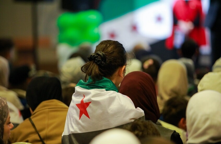 الحكومة السورية تسمح للموفدين وكفلائهم المطلوبين "ماليا أو قضائيا" بالعودة لتسوية أوضاعهم