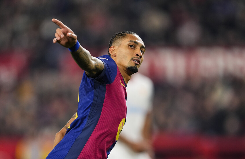 نجم برشلونة يلاحق محمد صلاح في قائمة أوروبية استثنائية
