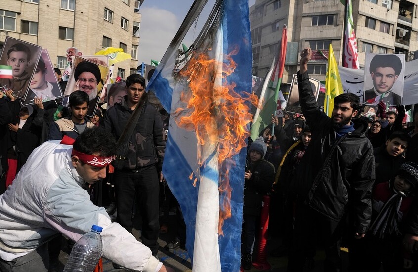 إيران تحتفل بالذكرى الـ46 لانتصار الثورة (فيديو + صور)