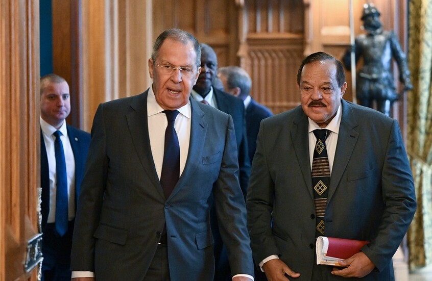 لافروف يؤكد استعداد روسيا للمساعدة في حل الأزمة بالسودان