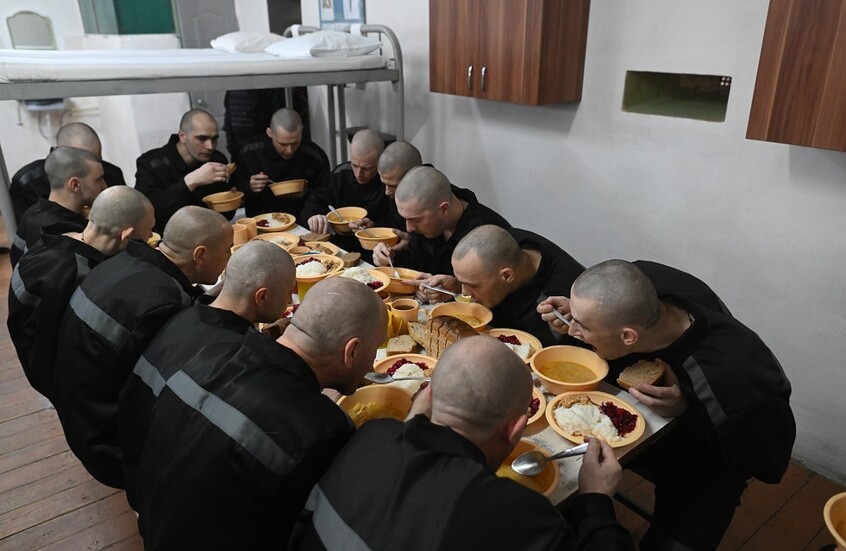 أسير أوكراني: أرسلونا إلى الجبهة دون تدريب وبأسلحة صدئة