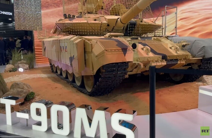 "الأفضل في العالم".. روسيا تكشف عن النسخة التصديرية من دبابة T-90MS في أبو ظبي (فيديو)