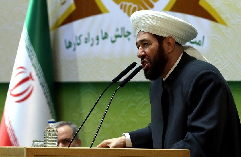 ظهور مفتي سوريا السابق أحمد حسون في مدينة حلب ومظاهرات تطالب بتوقيفه (فيديو)